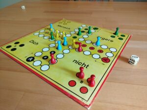 Spieleabend im JuSt auf dem Moritzhof. Spielen Sie Mensch ärgere Dich nicht mit uns